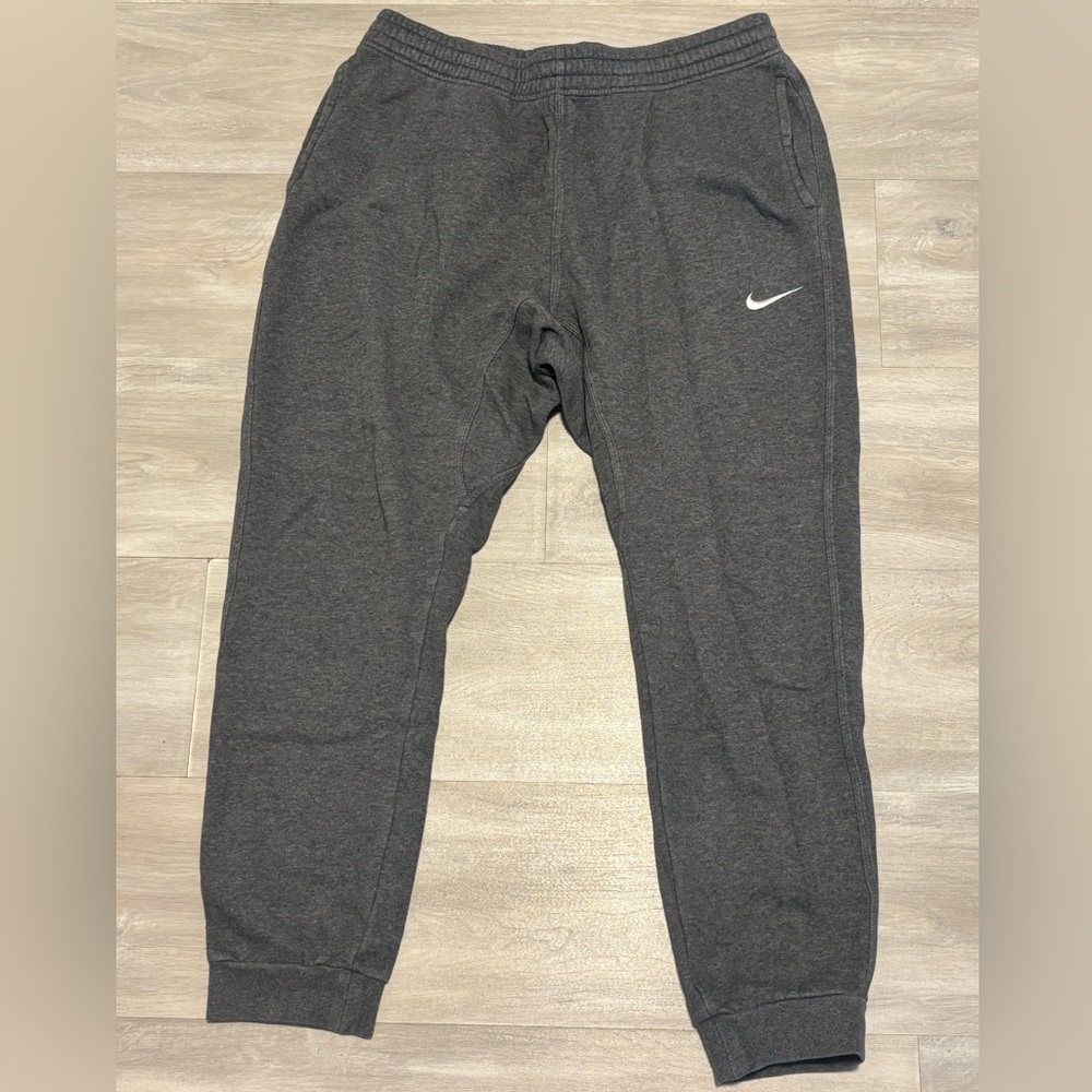 Nike Men’s Charcoal Sweatpants